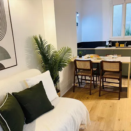 Eiffel Tower By Melvane Apartment Paris