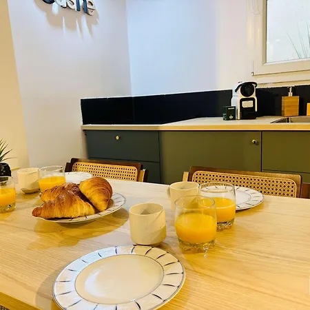 Eiffel Tower By Melvane